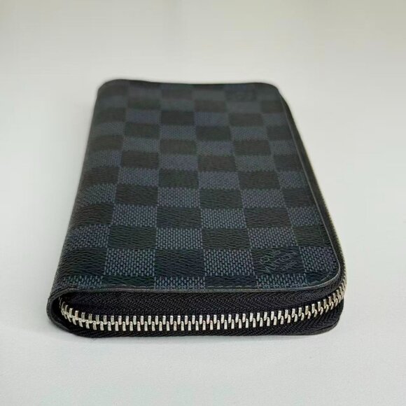 Louis Vuitton Damier Graphite Wallet with Classic Checkerboard Design - Picture 3 of 7